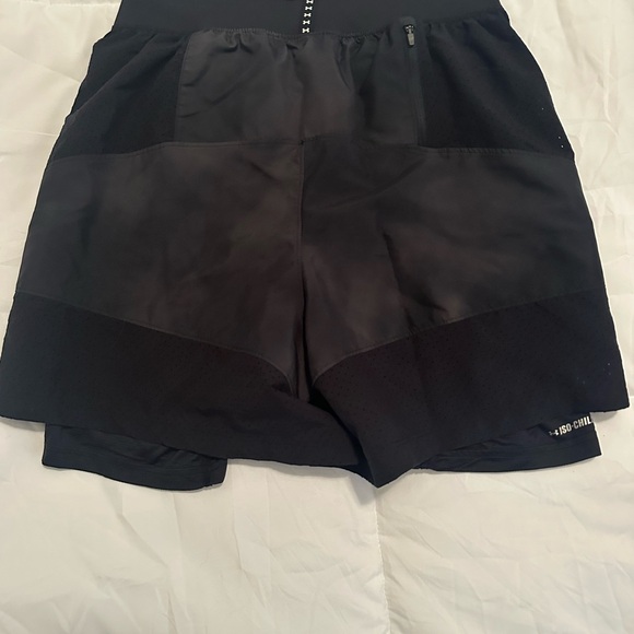 Under Armor black camo 2-in-1 lined running shorts, Men’s Size M, (3 Total) - Picture 3 of 4